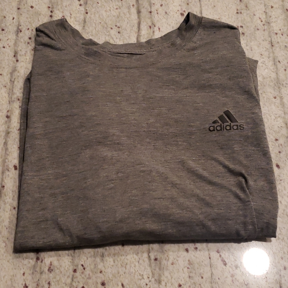 ADIDAS t-shirt